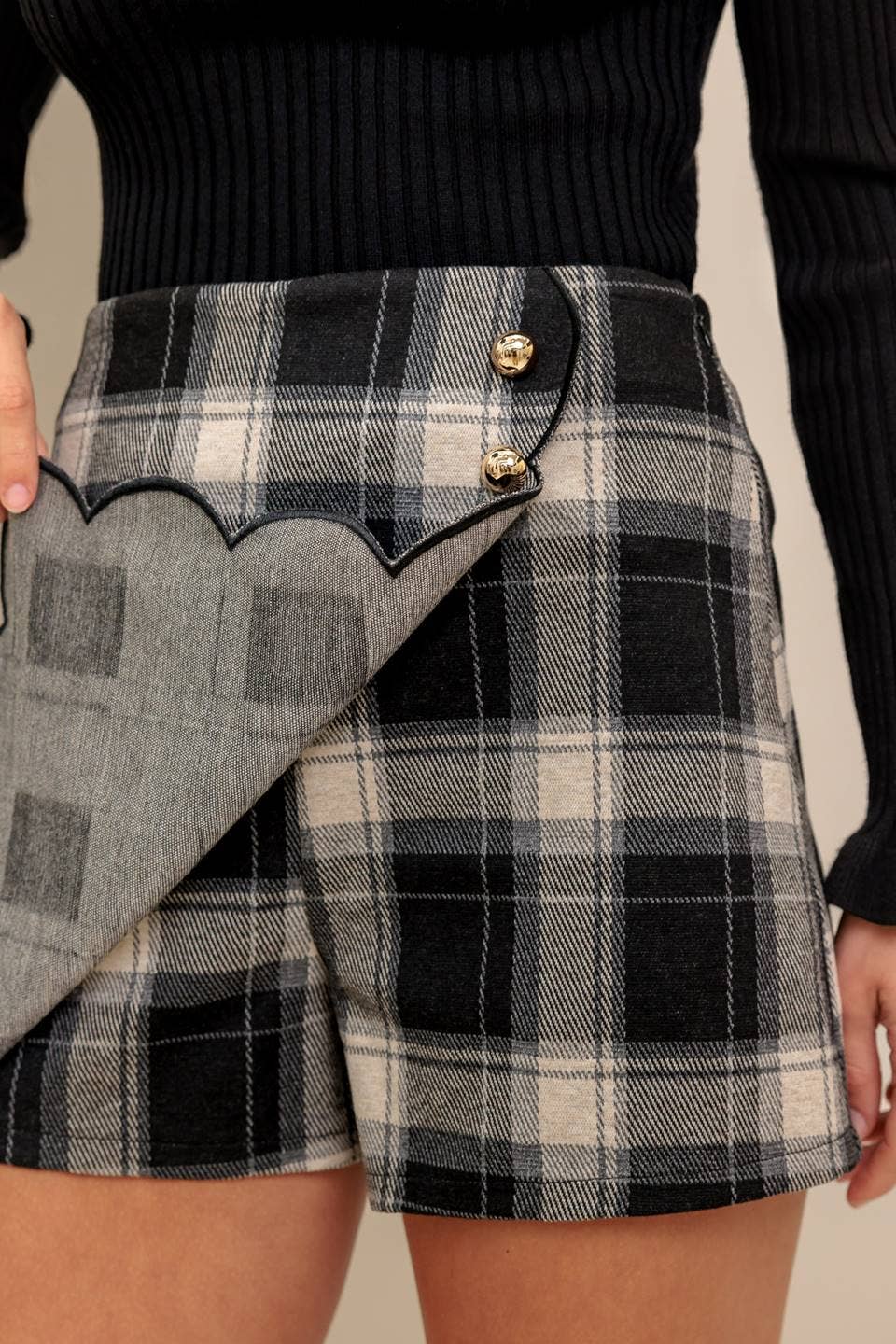 A woven plaid skort